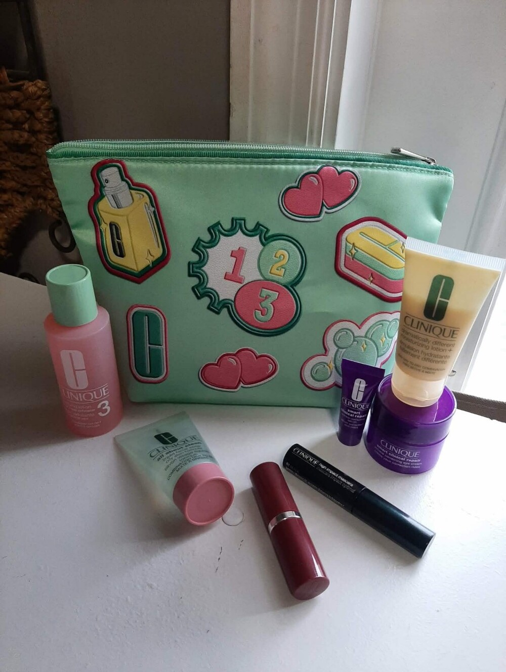 CLINIQUE "Varsity Patch" 8 Pc Travel Skin Care & Make-up Set